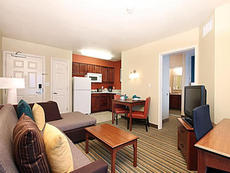 By Marriott Williams Centre Hotel