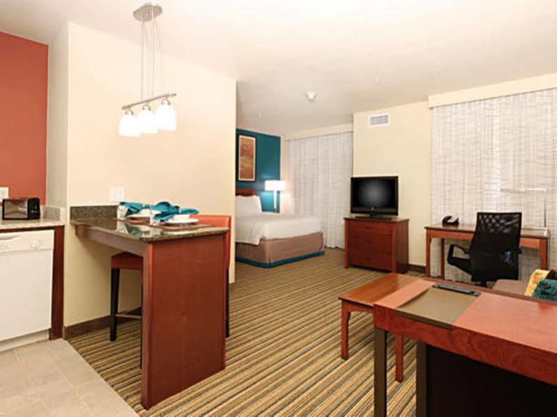 Hotel By Marriott Williams Centre